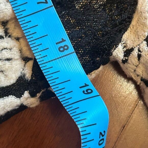 Altar'd State women's babydoll tunic feminine goth lace bell sleeve top size med - Picture 8 of 8